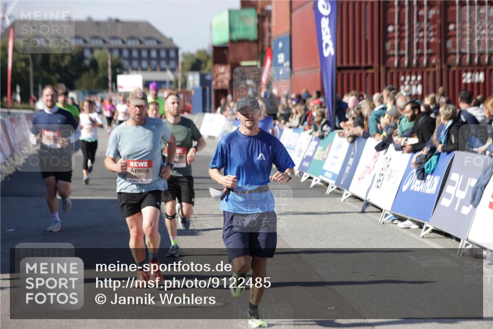 03.10.2025 - Köhlbrandbrückenlauf Jannik Wohlers http://msf.ph/oto/9122485 03.10.2025 13:05:15 Ziel 4098, 4256, 4272, 4344, 4390, 4490, 4496, 4585, 4877, 5637, 5969, 6041, 6044, 6081, 6719 meine-sportfotos.de