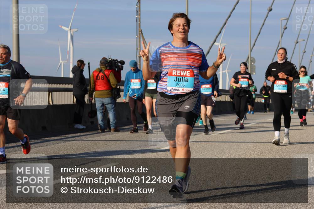 03.10.2025 - Köhlbrandbrückenlauf Strokosch-Dieckow http://msf.ph/oto/9122486 03.10.2025 09:59:39 Position 2 2024, 8, 2935, 2534 meine-sportfotos.de
