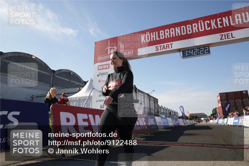 03.10.2025 - Köhlbrandbrückenlauf Jannik Wohlers http://msf.ph/oto/9122488 03.10.2025 13:42:22 Ziel 5271, 6247 meine-sportfotos.de