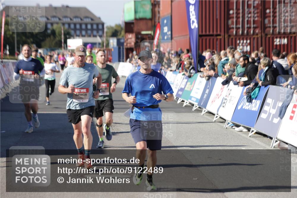 03.10.2025 - Köhlbrandbrückenlauf Jannik Wohlers http://msf.ph/oto/9122489 03.10.2025 13:05:15 Ziel 4098, 4256, 4272, 4344, 4390, 4490, 4496, 4585, 4877, 5637, 5969, 6041, 6044, 6081, 6719 meine-sportfotos.de
