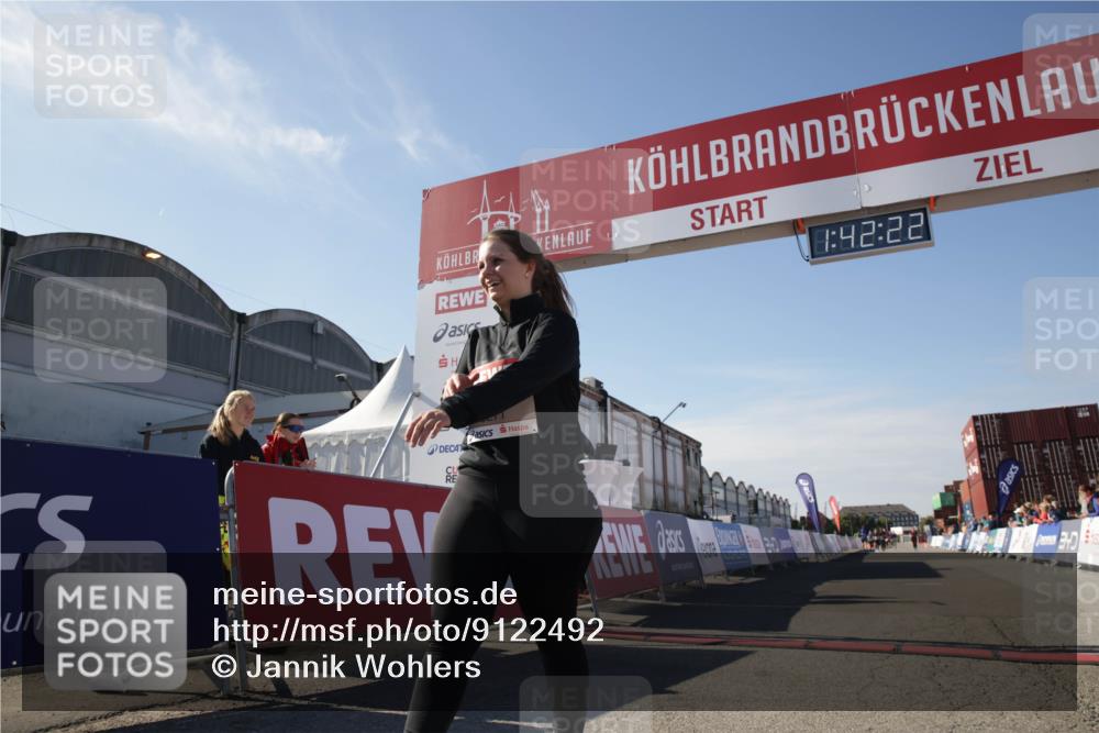 03.10.2025 - Köhlbrandbrückenlauf Jannik Wohlers http://msf.ph/oto/9122492 03.10.2025 13:42:22 Ziel 5271, 6247 meine-sportfotos.de