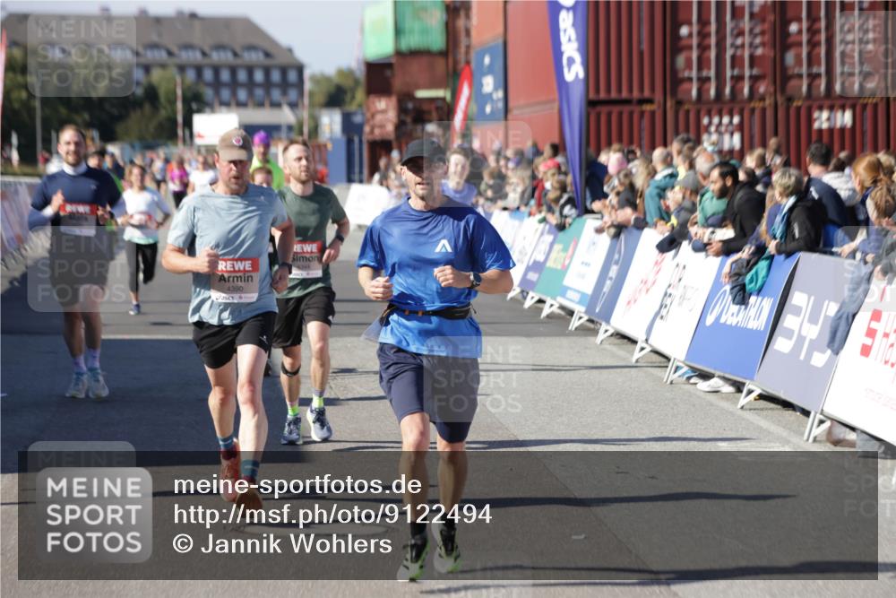 03.10.2025 - Köhlbrandbrückenlauf Jannik Wohlers http://msf.ph/oto/9122494 03.10.2025 13:05:15 Ziel 4098, 4256, 4272, 4344, 4390, 4490, 4496, 4585, 4877, 5637, 5969, 6041, 6044, 6081, 6719 meine-sportfotos.de