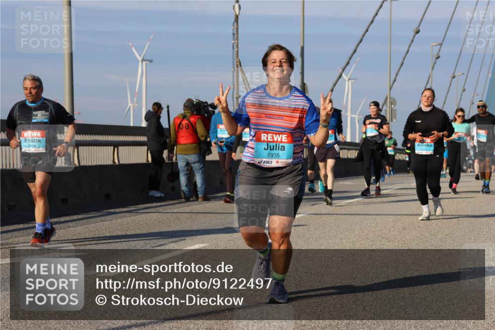 03.10.2025 - Köhlbrandbrückenlauf Strokosch-Dieckow http://msf.ph/oto/9122497 03.10.2025 09:59:39 Position 2 2024, 2498, 08, 2935, 4005 meine-sportfotos.de