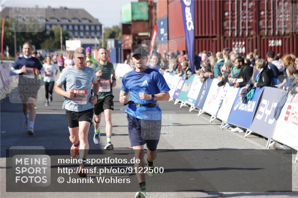 03.10.2025 - Köhlbrandbrückenlauf Jannik Wohlers http://msf.ph/oto/9122500 03.10.2025 13:05:15 Ziel 4098, 4256, 4272, 4344, 4390, 4490, 4496, 4585, 4877, 5637, 5969, 6041, 6044, 6081, 6719 meine-sportfotos.de