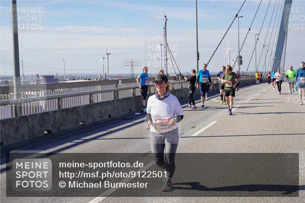 03.10.2025 - Köhlbrandbrückenlauf Michael Burmester http://msf.ph/oto/9122501 03.10.2025 13:04:28 Position 2 6284 meine-sportfotos.de