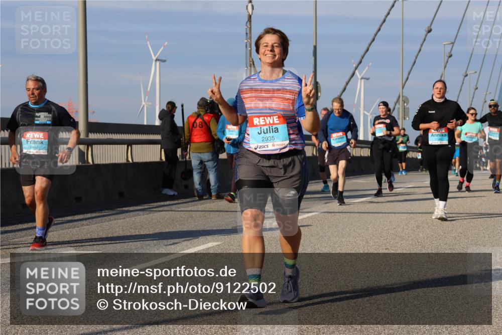 03.10.2025 - Köhlbrandbrückenlauf Strokosch-Dieckow http://msf.ph/oto/9122502 03.10.2025 09:59:39 Position 2 2024, 2498, 2935 meine-sportfotos.de