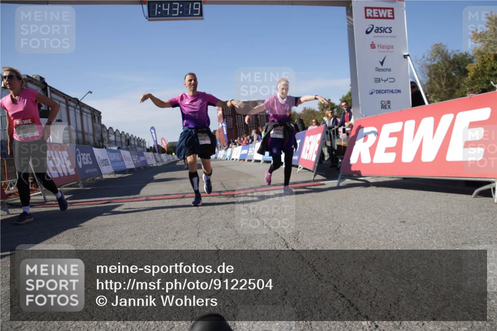 03.10.2025 - Köhlbrandbrückenlauf Jannik Wohlers http://msf.ph/oto/9122504 03.10.2025 13:43:20 Ziel 4238, 5021, 5464, 6711 meine-sportfotos.de