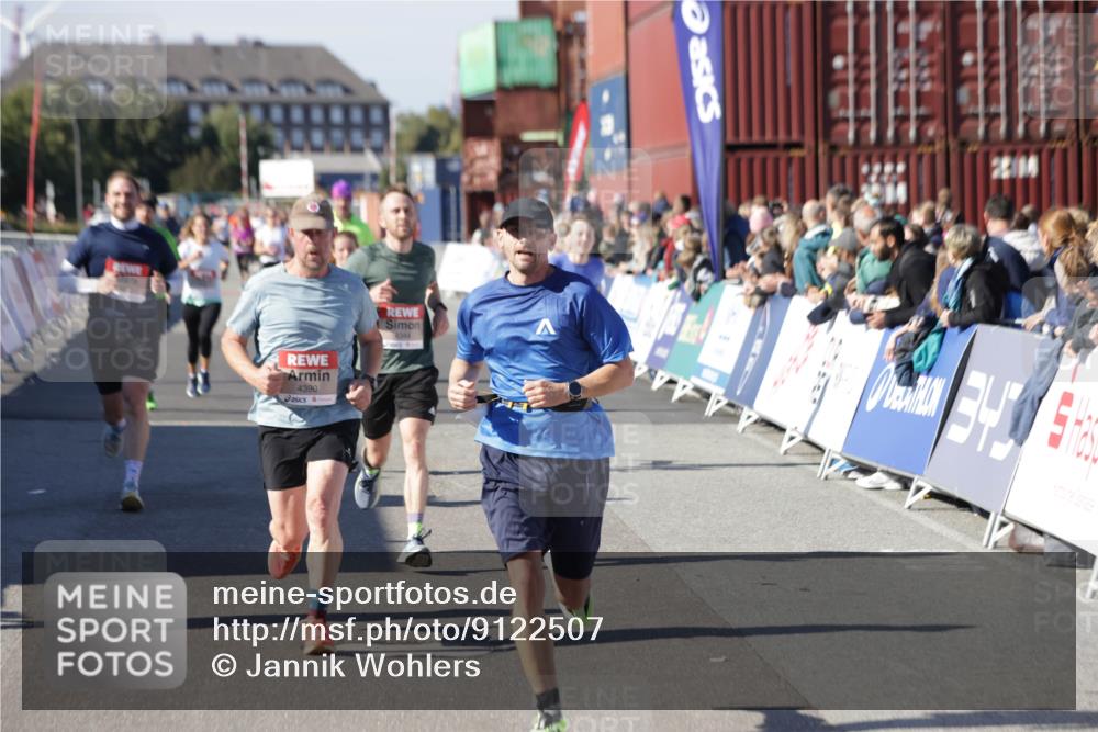 03.10.2025 - Köhlbrandbrückenlauf Jannik Wohlers http://msf.ph/oto/9122507 03.10.2025 13:05:15 Ziel 4098, 4256, 4272, 4344, 4390, 4490, 4496, 4585, 4877, 5637, 5969, 6041, 6044, 6081, 6719 meine-sportfotos.de