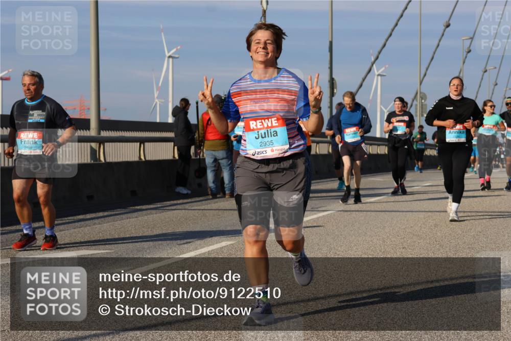 03.10.2025 - Köhlbrandbrückenlauf Strokosch-Dieckow http://msf.ph/oto/9122510 03.10.2025 09:59:39 Position 2 2024, 2498, 2935 meine-sportfotos.de