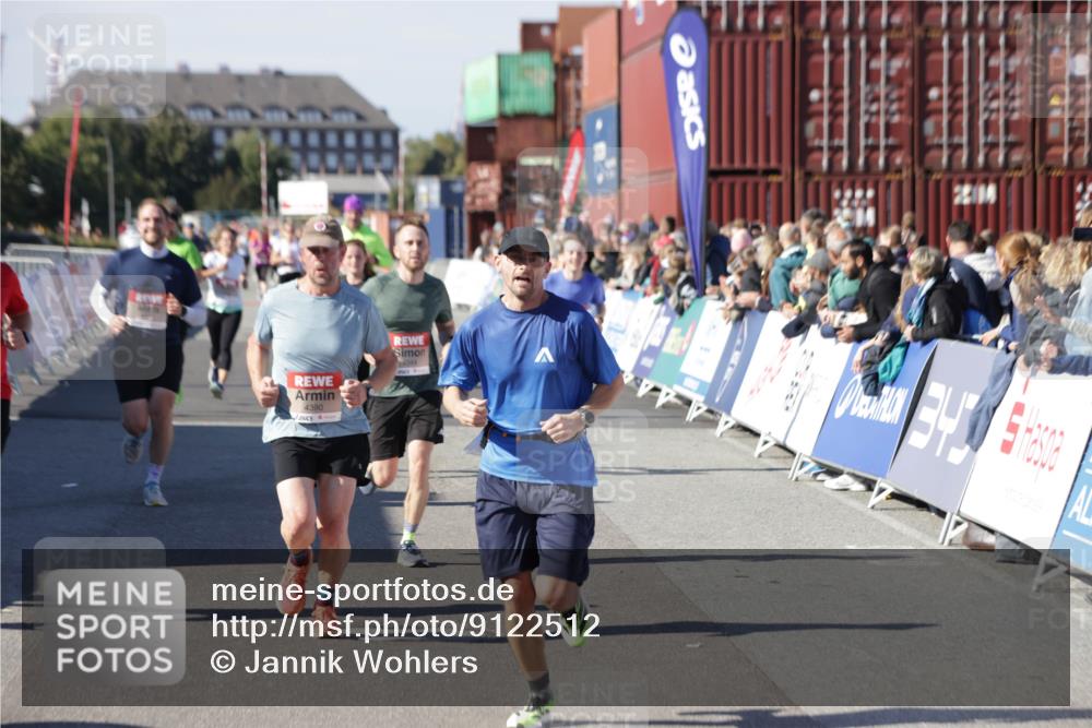 03.10.2025 - Köhlbrandbrückenlauf Jannik Wohlers http://msf.ph/oto/9122512 03.10.2025 13:05:15 Ziel 4098, 4256, 4272, 4344, 4390, 4490, 4496, 4585, 4877, 5637, 5969, 6041, 6044, 6081, 6719 meine-sportfotos.de
