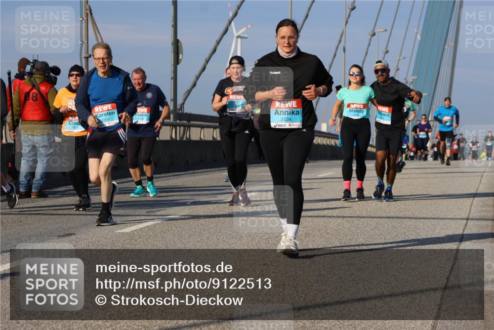 03.10.2025 - Köhlbrandbrückenlauf Strokosch-Dieckow http://msf.ph/oto/9122513 03.10.2025 09:59:41 Position 2 1867, 2259, 2534 meine-sportfotos.de