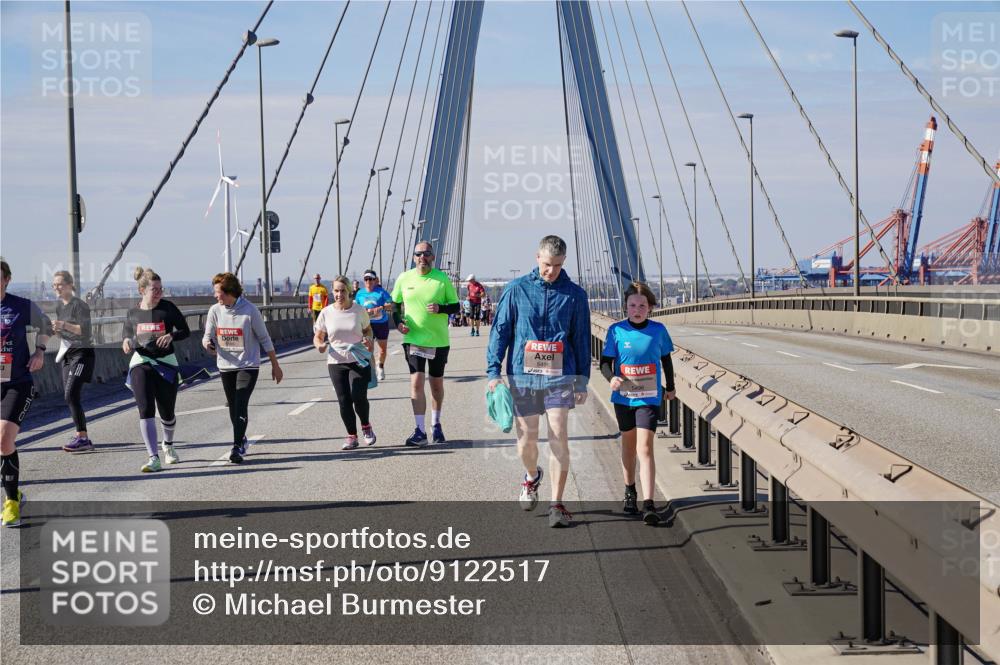 03.10.2025 - Köhlbrandbrückenlauf Michael Burmester http://msf.ph/oto/9122517 03.10.2025 13:04:33 Position 2 5495 meine-sportfotos.de