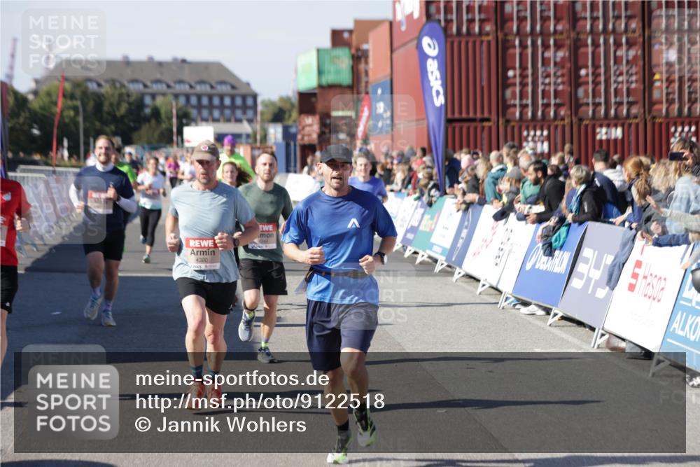 03.10.2025 - Köhlbrandbrückenlauf Jannik Wohlers http://msf.ph/oto/9122518 03.10.2025 13:05:15 Ziel 4098, 4256, 4272, 4344, 4390, 4490, 4496, 4585, 4877, 5637, 5969, 6041, 6044, 6081, 6719 meine-sportfotos.de