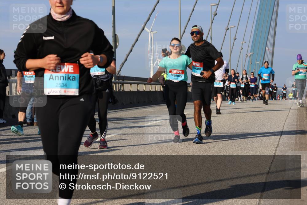 03.10.2025 - Köhlbrandbrückenlauf Strokosch-Dieckow http://msf.ph/oto/9122521 03.10.2025 09:59:43 Position 2 1908, 2534, 3754, 2681, 2676 meine-sportfotos.de