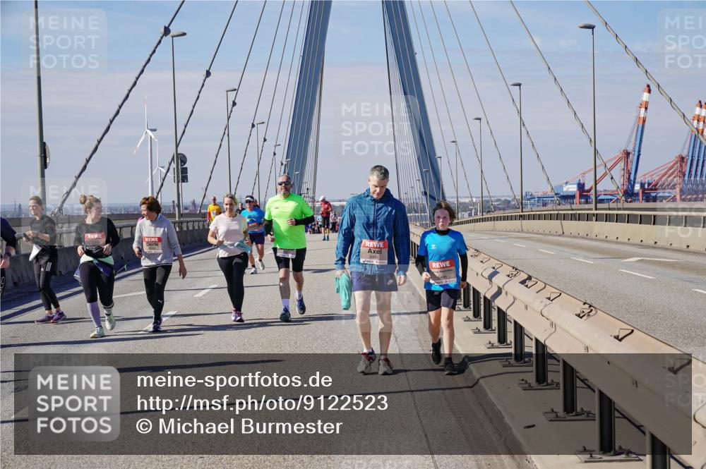 03.10.2025 - Köhlbrandbrückenlauf Michael Burmester http://msf.ph/oto/9122523 03.10.2025 13:04:33 Position 2 5495 meine-sportfotos.de