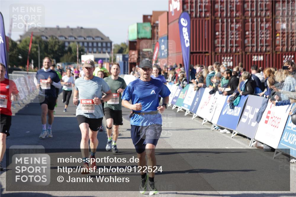03.10.2025 - Köhlbrandbrückenlauf Jannik Wohlers http://msf.ph/oto/9122524 03.10.2025 13:05:15 Ziel 4098, 4256, 4272, 4344, 4390, 4490, 4496, 4585, 4877, 5637, 5969, 6041, 6044, 6081, 6719 meine-sportfotos.de