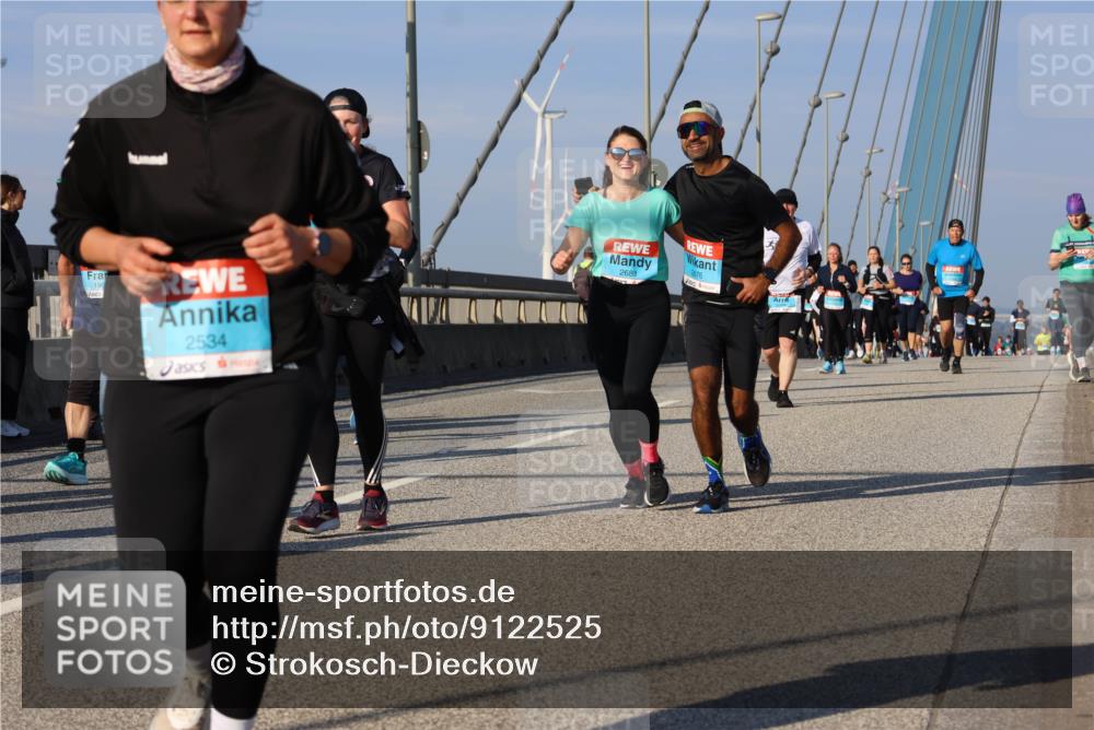 03.10.2025 - Köhlbrandbrückenlauf Strokosch-Dieckow http://msf.ph/oto/9122525 03.10.2025 09:59:43 Position 2 190, 2534, 2681, 676 meine-sportfotos.de