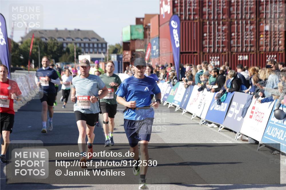 03.10.2025 - Köhlbrandbrückenlauf Jannik Wohlers http://msf.ph/oto/9122530 03.10.2025 13:05:15 Ziel 4098, 4256, 4272, 4344, 4390, 4490, 4496, 4585, 4877, 5637, 5969, 6041, 6044, 6081, 6719 meine-sportfotos.de