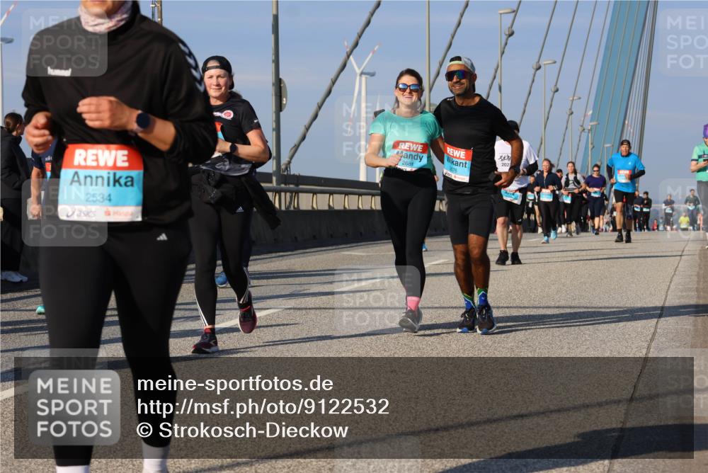 03.10.2025 - Köhlbrandbrückenlauf Strokosch-Dieckow http://msf.ph/oto/9122532 03.10.2025 09:59:43 Position 2 2534, 202, 2681, 2676 meine-sportfotos.de