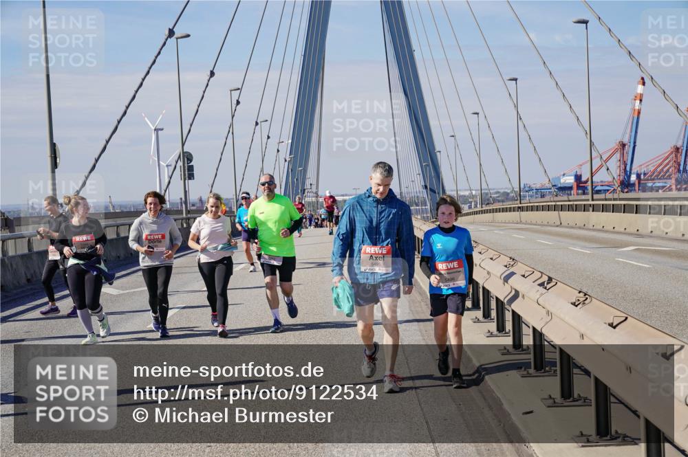 03.10.2025 - Köhlbrandbrückenlauf Michael Burmester http://msf.ph/oto/9122534 03.10.2025 13:04:33 Position 2 5495, 5496 meine-sportfotos.de