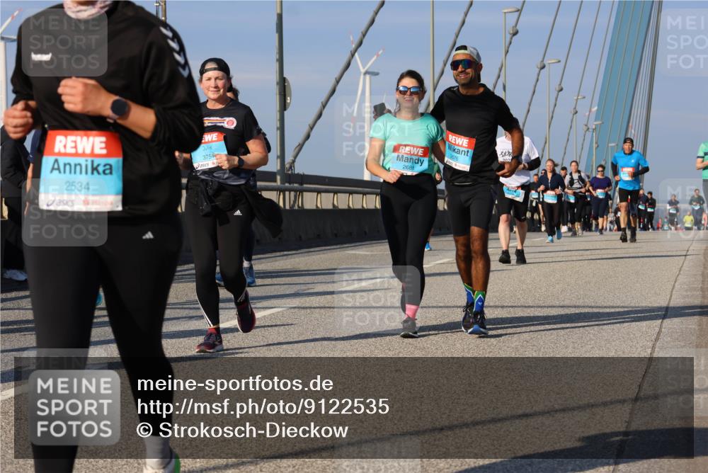 03.10.2025 - Köhlbrandbrückenlauf Strokosch-Dieckow http://msf.ph/oto/9122535 03.10.2025 09:59:43 Position 2 2534, 3754, 2676, 2681, 202 meine-sportfotos.de