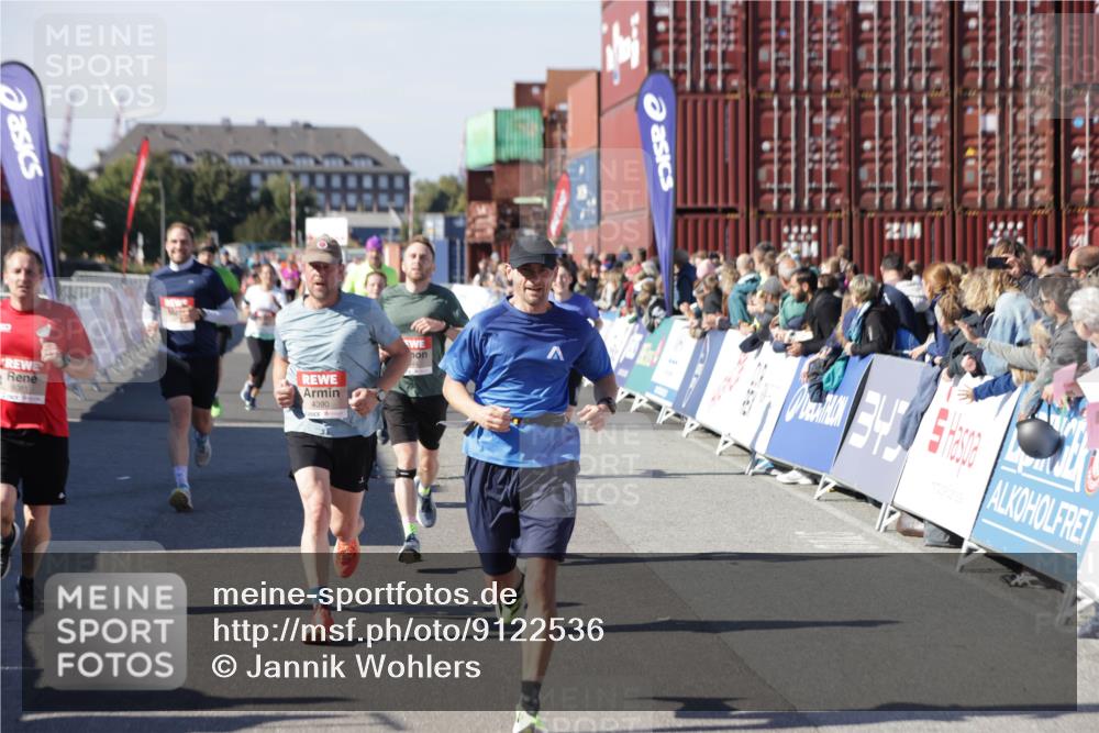 03.10.2025 - Köhlbrandbrückenlauf Jannik Wohlers http://msf.ph/oto/9122536 03.10.2025 13:05:15 Ziel 4098, 4256, 4272, 4344, 4390, 4490, 4496, 4585, 4877, 5637, 5969, 6041, 6044, 6081, 6719 meine-sportfotos.de