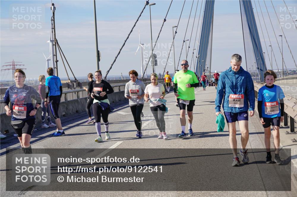 03.10.2025 - Köhlbrandbrückenlauf Michael Burmester http://msf.ph/oto/9122541 03.10.2025 13:04:34 Position 2 5135, 5495, 5496 meine-sportfotos.de