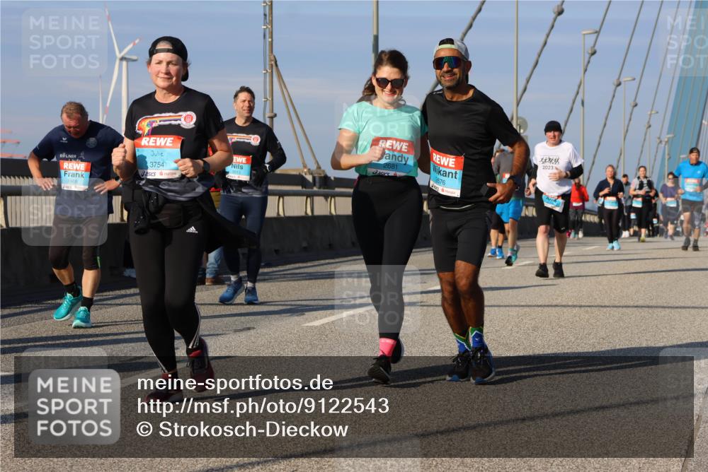 03.10.2025 - Köhlbrandbrückenlauf Strokosch-Dieckow http://msf.ph/oto/9122543 03.10.2025 09:59:45 Position 2 1908, 3754, 2681, 3013, 2676, 2023 meine-sportfotos.de