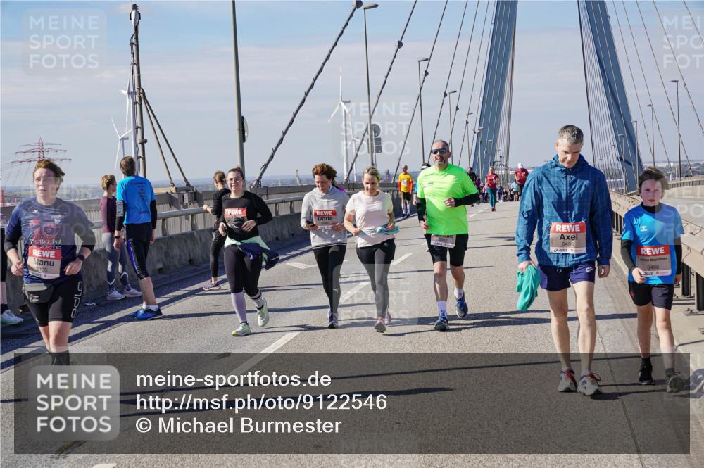 03.10.2025 - Köhlbrandbrückenlauf Michael Burmester http://msf.ph/oto/9122546 03.10.2025 13:04:34 Position 2 5135, 5495, 5496 meine-sportfotos.de