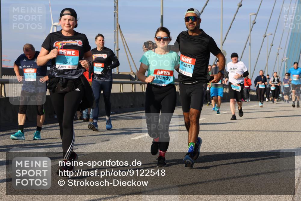 03.10.2025 - Köhlbrandbrückenlauf Strokosch-Dieckow http://msf.ph/oto/9122548 03.10.2025 09:59:45 Position 2 3754, 1908, 2681, 2676, 2023 meine-sportfotos.de