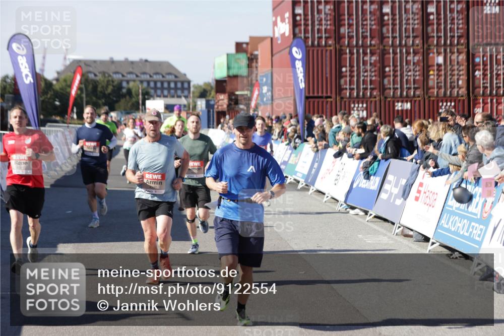 03.10.2025 - Köhlbrandbrückenlauf Jannik Wohlers http://msf.ph/oto/9122554 03.10.2025 13:05:15 Ziel 4098, 4256, 4272, 4344, 4390, 4490, 4496, 4585, 4877, 5637, 5969, 6041, 6044, 6081, 6719 meine-sportfotos.de