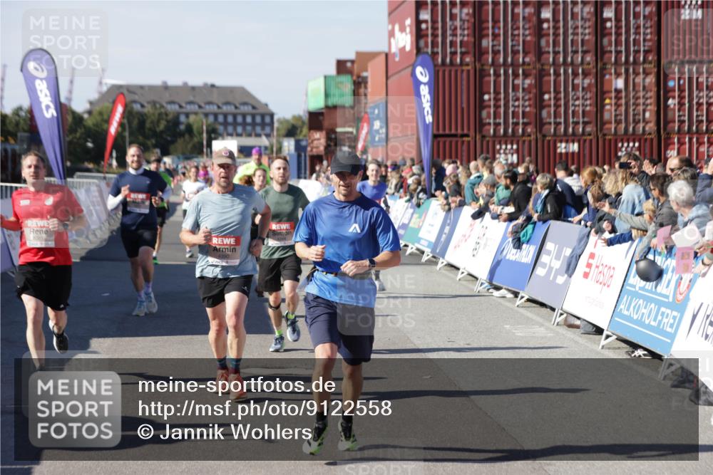 03.10.2025 - Köhlbrandbrückenlauf Jannik Wohlers http://msf.ph/oto/9122558 03.10.2025 13:05:15 Ziel 4098, 4256, 4272, 4344, 4390, 4490, 4496, 4585, 4877, 5637, 5969, 6041, 6044, 6081, 6719 meine-sportfotos.de