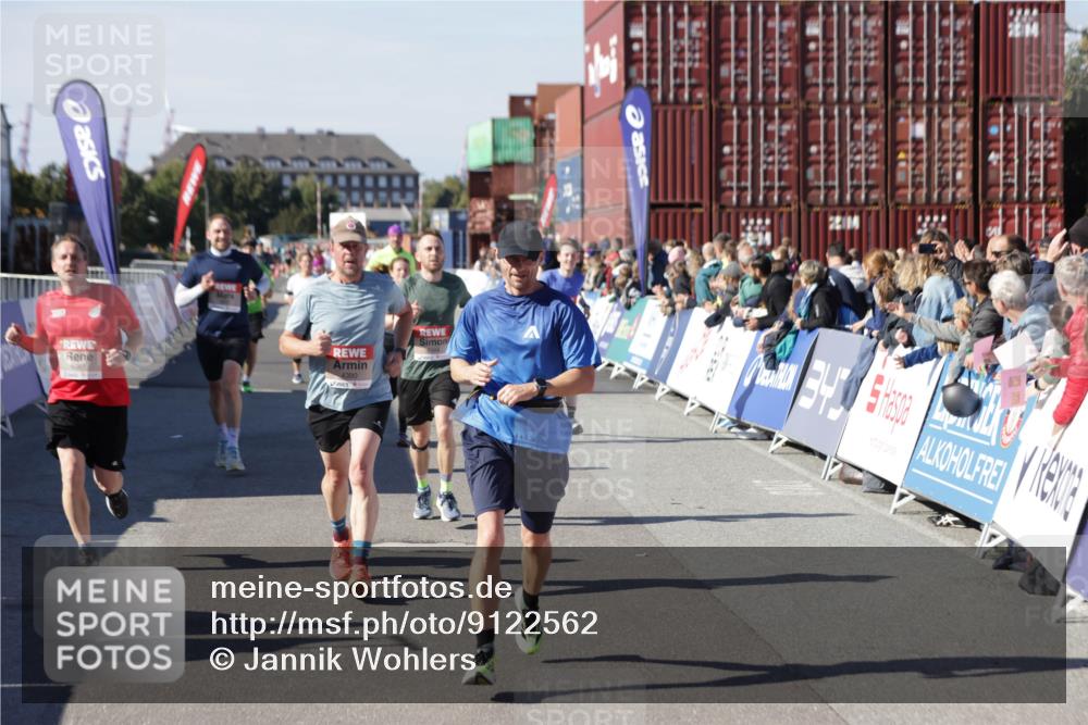 03.10.2025 - Köhlbrandbrückenlauf Jannik Wohlers http://msf.ph/oto/9122562 03.10.2025 13:05:15 Ziel 4098, 4256, 4272, 4344, 4390, 4490, 4496, 4585, 4877, 5637, 5969, 6041, 6044, 6081, 6719 meine-sportfotos.de