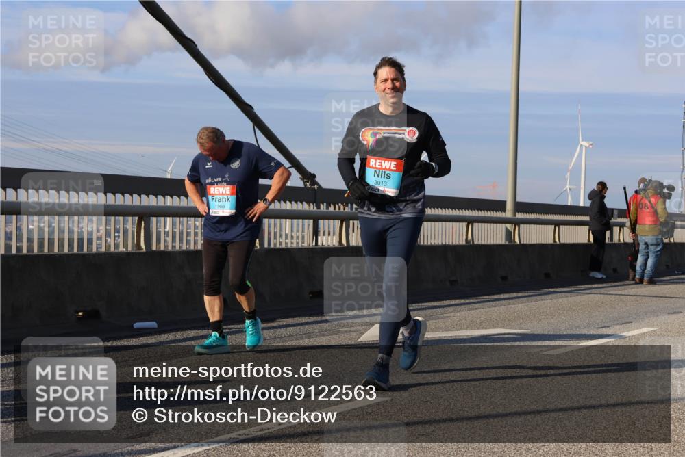 03.10.2025 - Köhlbrandbrückenlauf Strokosch-Dieckow http://msf.ph/oto/9122563 03.10.2025 09:59:49 Position 2 1908, 3013, 08 meine-sportfotos.de