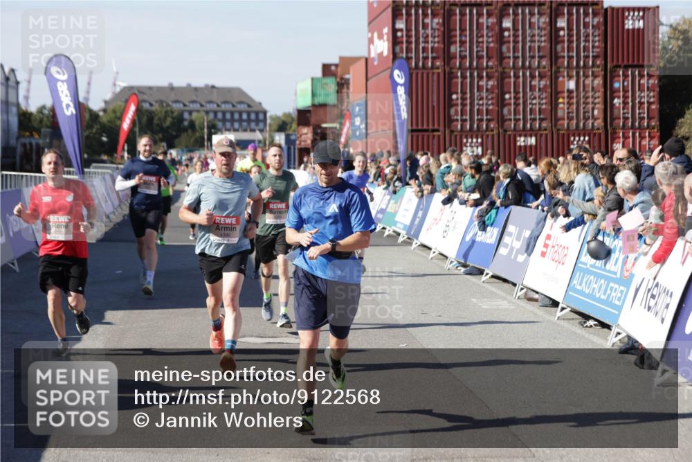 03.10.2025 - Köhlbrandbrückenlauf Jannik Wohlers http://msf.ph/oto/9122568 03.10.2025 13:05:15 Ziel 4098, 4256, 4272, 4344, 4390, 4490, 4496, 4585, 4877, 5637, 5969, 6041, 6044, 6081, 6719 meine-sportfotos.de