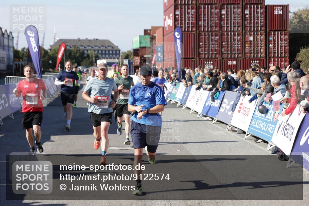 03.10.2025 - Köhlbrandbrückenlauf Jannik Wohlers http://msf.ph/oto/9122574 03.10.2025 13:05:15 Ziel 4098, 4256, 4272, 4344, 4390, 4490, 4496, 4585, 4877, 5637, 5969, 6041, 6044, 6081, 6719 meine-sportfotos.de
