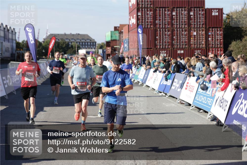 03.10.2025 - Köhlbrandbrückenlauf Jannik Wohlers http://msf.ph/oto/9122582 03.10.2025 13:05:16 Ziel 4098, 4256, 4272, 4344, 4390, 4490, 4496, 4585, 4877, 5637, 5969, 6041, 6044, 6081 meine-sportfotos.de