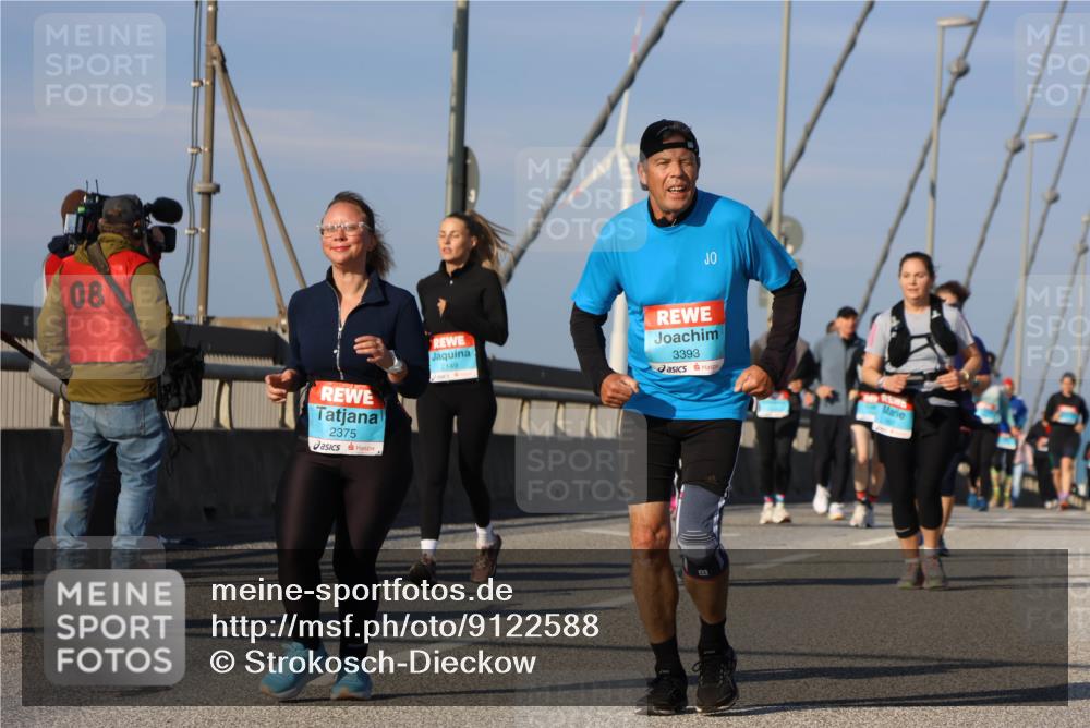 03.10.2025 - Köhlbrandbrückenlauf Strokosch-Dieckow http://msf.ph/oto/9122588 03.10.2025 09:59:54 Position 2 08, 2375, 2149, 3393 meine-sportfotos.de
