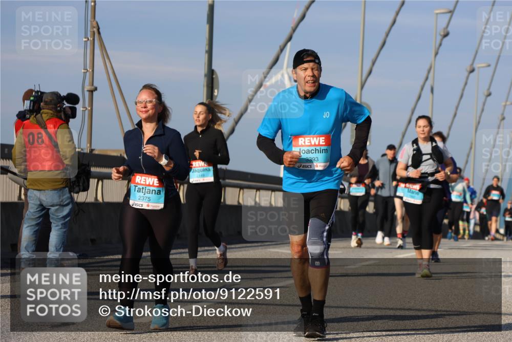 03.10.2025 - Köhlbrandbrückenlauf Strokosch-Dieckow http://msf.ph/oto/9122591 03.10.2025 09:59:54 Position 2 08, 2375, 2149, 3393 meine-sportfotos.de