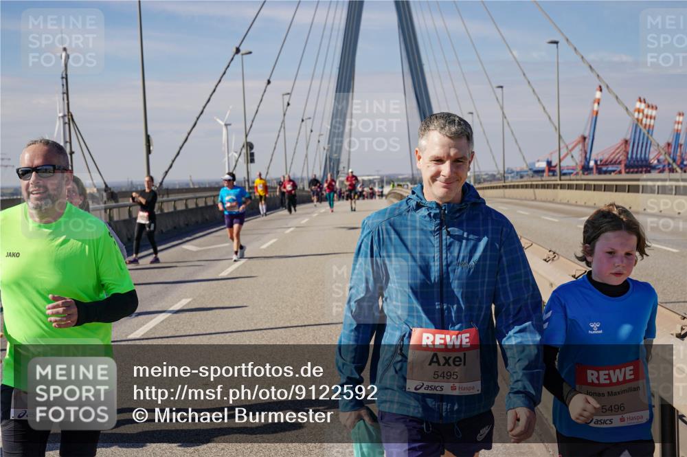 03.10.2025 - Köhlbrandbrückenlauf Michael Burmester http://msf.ph/oto/9122592 03.10.2025 13:04:38 Position 2 5262, 5495, 5496 meine-sportfotos.de