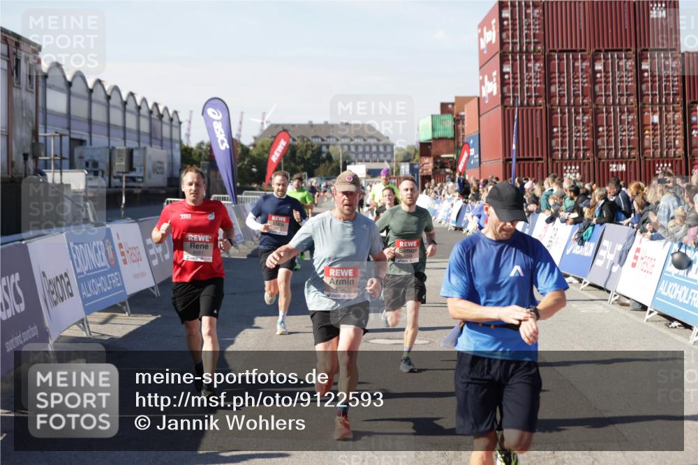 03.10.2025 - Köhlbrandbrückenlauf Jannik Wohlers http://msf.ph/oto/9122593 03.10.2025 13:05:16 Ziel 4098, 4256, 4272, 4344, 4390, 4490, 4496, 4585, 4877, 5637, 5969, 6041, 6044, 6081 meine-sportfotos.de