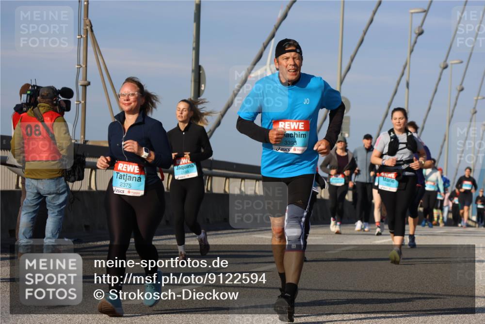 03.10.2025 - Köhlbrandbrückenlauf Strokosch-Dieckow http://msf.ph/oto/9122594 03.10.2025 09:59:54 Position 2 08, 2375, 2149, 3393 meine-sportfotos.de