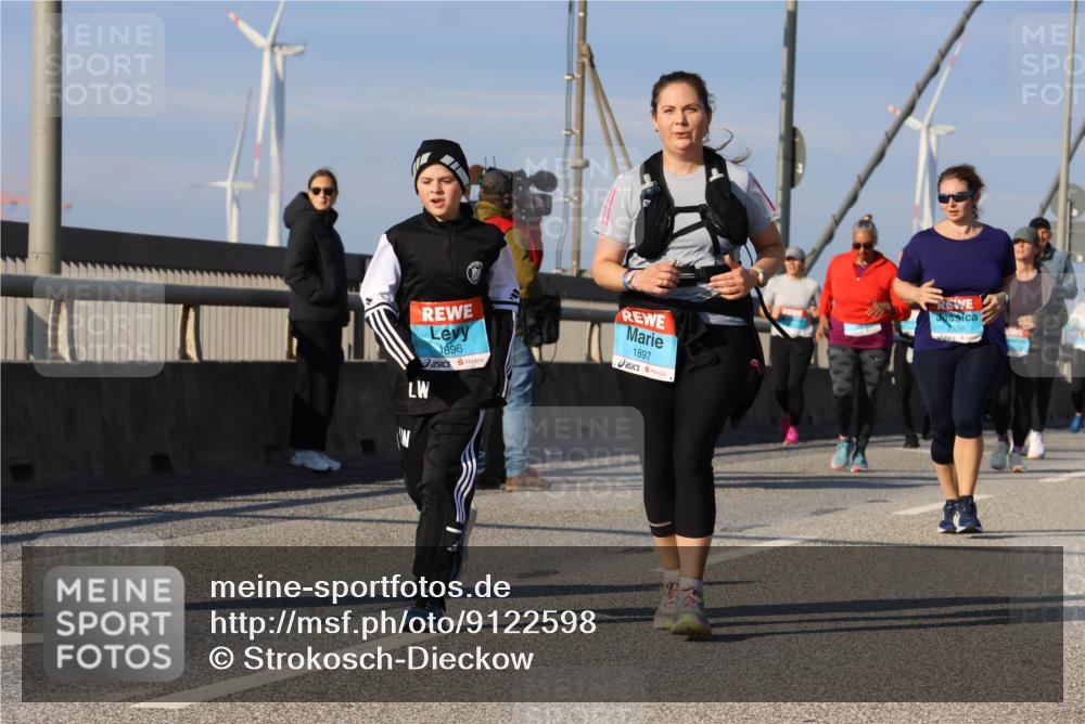 03.10.2025 - Köhlbrandbrückenlauf Strokosch-Dieckow http://msf.ph/oto/9122598 03.10.2025 09:59:58 Position 2 1896, 1897, 339 meine-sportfotos.de