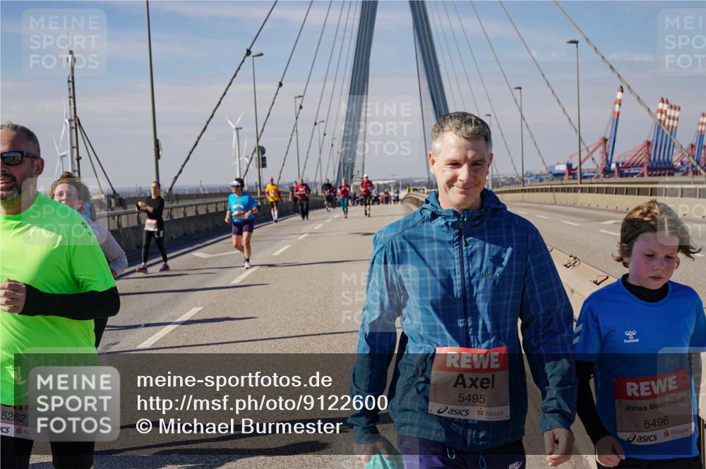 03.10.2025 - Köhlbrandbrückenlauf Michael Burmester http://msf.ph/oto/9122600 03.10.2025 13:04:38 Position 2 5262, 5495, 5496 meine-sportfotos.de