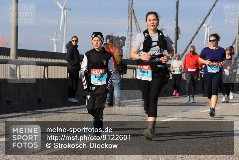 03.10.2025 - Köhlbrandbrückenlauf Strokosch-Dieckow http://msf.ph/oto/9122601 03.10.2025 09:59:59 Position 2 1896, 1897, 839 meine-sportfotos.de