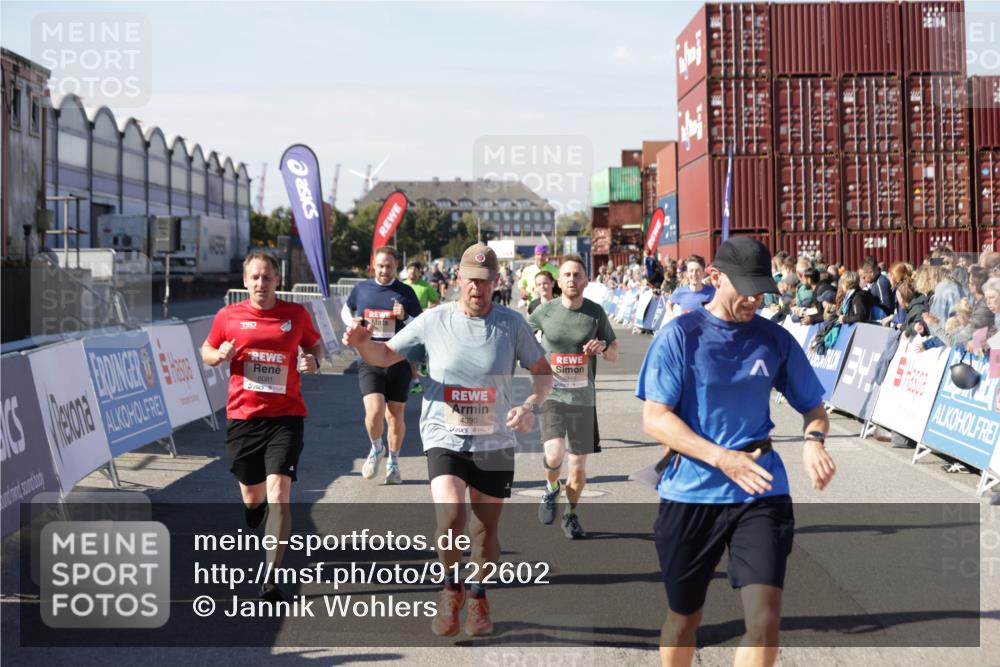 03.10.2025 - Köhlbrandbrückenlauf Jannik Wohlers http://msf.ph/oto/9122602 03.10.2025 13:05:16 Ziel 4098, 4256, 4272, 4344, 4390, 4490, 4496, 4585, 4877, 5637, 5969, 6041, 6044, 6081 meine-sportfotos.de