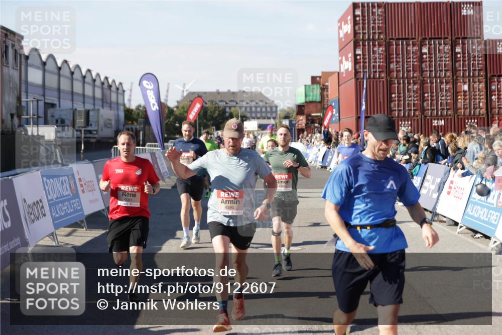 03.10.2025 - Köhlbrandbrückenlauf Jannik Wohlers http://msf.ph/oto/9122607 03.10.2025 13:05:16 Ziel 4098, 4256, 4272, 4344, 4390, 4490, 4496, 4585, 4877, 5637, 5969, 6041, 6044, 6081 meine-sportfotos.de