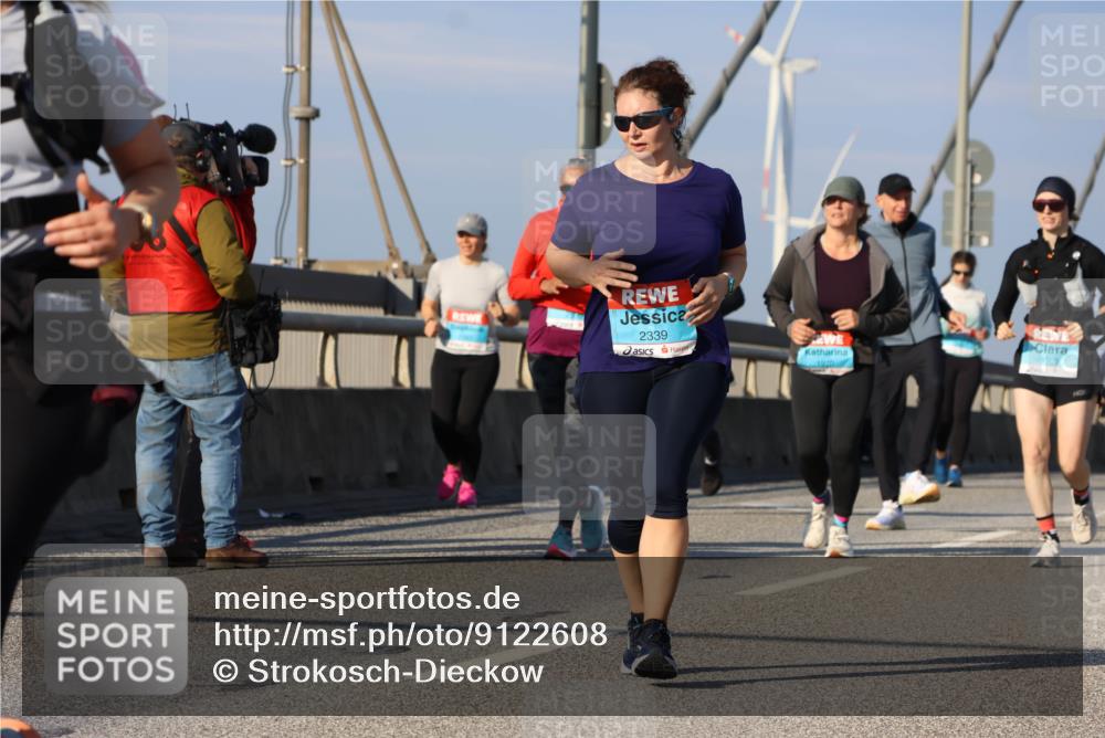 03.10.2025 - Köhlbrandbrückenlauf Strokosch-Dieckow http://msf.ph/oto/9122608 03.10.2025 10:00:00 Position 2 2339, 1970, 1909 meine-sportfotos.de