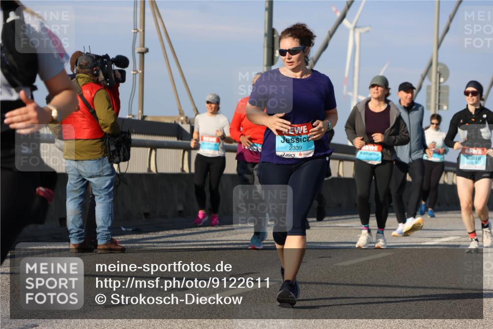 03.10.2025 - Köhlbrandbrückenlauf Strokosch-Dieckow http://msf.ph/oto/9122611 03.10.2025 10:00:00 Position 2 2339, 1970 meine-sportfotos.de
