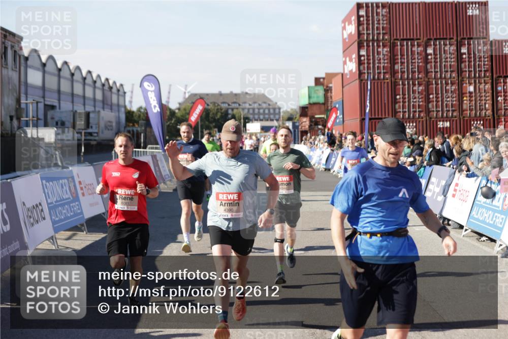 03.10.2025 - Köhlbrandbrückenlauf Jannik Wohlers http://msf.ph/oto/9122612 03.10.2025 13:05:16 Ziel 4098, 4256, 4272, 4344, 4390, 4490, 4496, 4585, 4877, 5637, 5969, 6041, 6044, 6081 meine-sportfotos.de